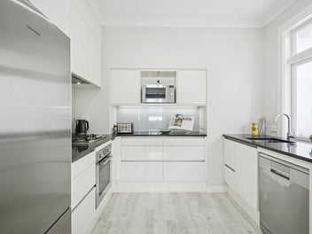 WATERFRONT CHARACTER, HARBOUR VIEWS & CHARM