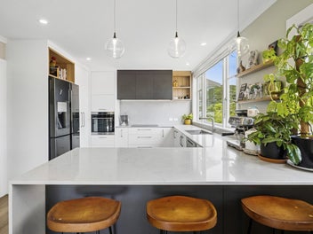 SUNNY CHARACTER FOR MODERN FAMILIES