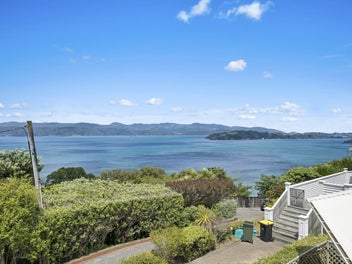 SPACIOUS LIVING, SPECTACULAR VIEWS