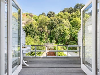 Charming Thorndon Home Opposite Botanic Gardens