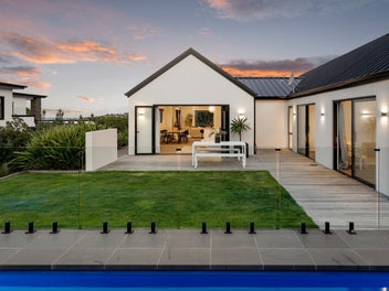 Lines of Luxury, Looking to the Landscape