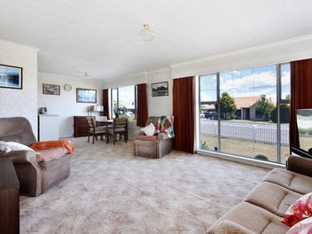 Perfectly Positioned & Effortlessly...