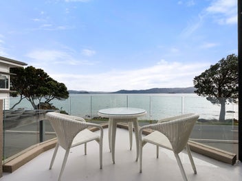 COASTAL ELEGANCE IN KARAKA BAYS