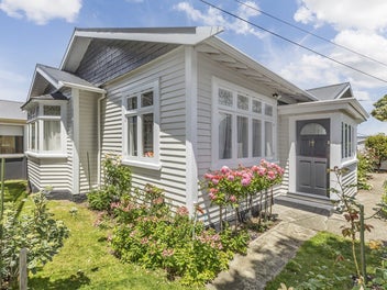 Immaculate, Sunny & Simply Beautiful A...