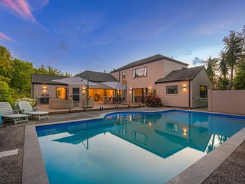 City edge modernised lifestyle entertainer