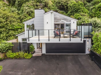 ELEVATED MODERN COASTAL LIVING | BEO $1,450,000