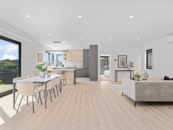 Bright & Spacious Prime Torbay 5-Bed Home