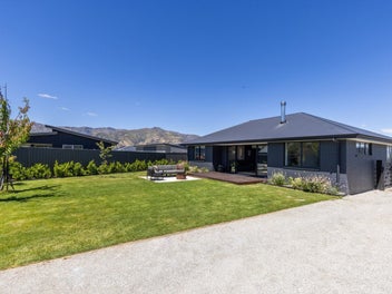 Sunny family home with a separate studio