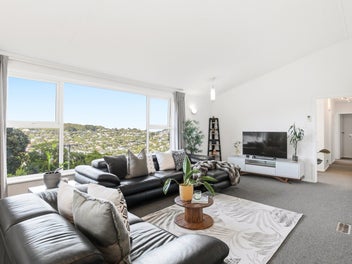 ELEVATED VIEWS & SUNSHINE!