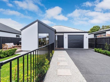 Oakbridge Gem: Quality Design, Effortless Living