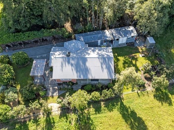 Semi-Rural Living On The Edge Of Town