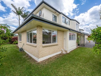 Easy-Care, Affordable Home in Golflands