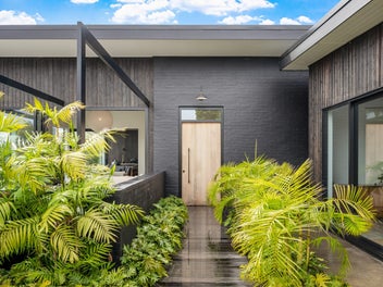 Coastal Style, Point Wells Charm