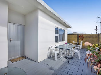 Near New 2-Bedroom Townhouse on Argyle St