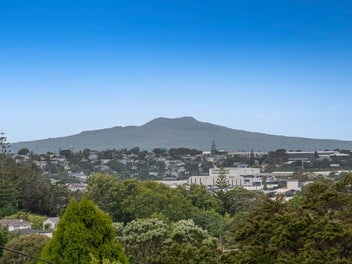 Your Entry into Easy North Shore Living