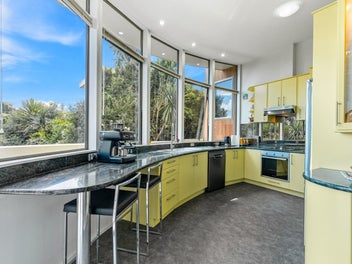 Stylish and versatile family home-288sqm of bliss!