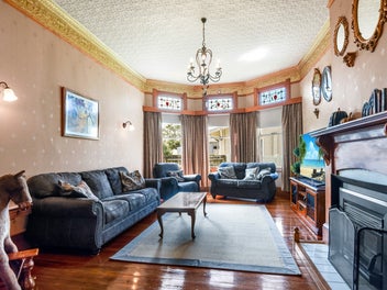 Character villa with studio