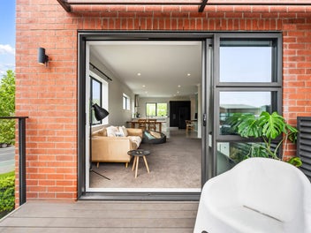 Sun-Soaked Living | Saturday 10:30am Viewing