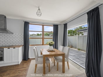 Tidy 4 bedroom by the schools