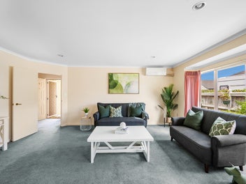 Low-maintenance living in Parklane