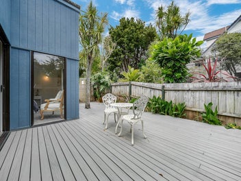 Affordable 4-Bedroom steps from Long Bay Beach