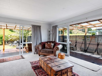 Lock, Leave, Love; Ohope Made Easy