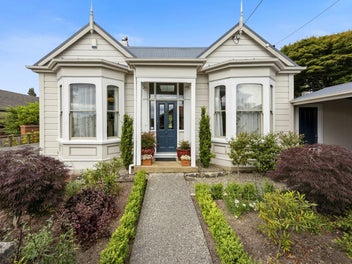 Stylish, Sunny, and Superb in Opoho