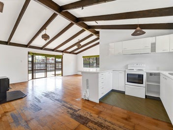 4 Bedrooms Large Section