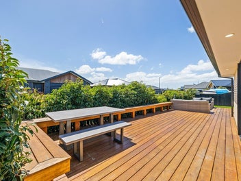 Low-Maintenance Living with Park Views!