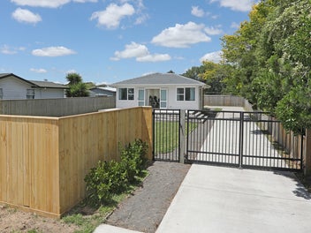 Expansive deck, move in and entertain!