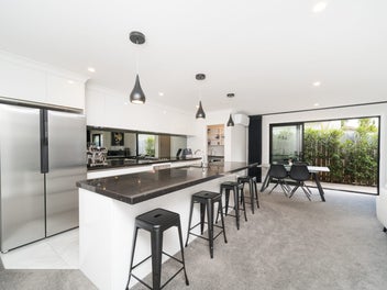 Simply Stunning! Modern Central Living