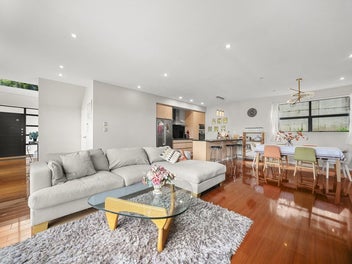 Modern Freehold Home In Westlake School Zones