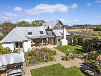 Otaki Lifestyle, Wrapped in Character