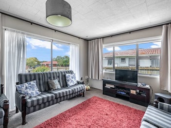 Brick & Tile Home with Modern Sleepout