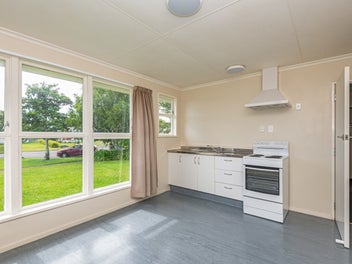 Sunny, easy-care 2-bedroom unit