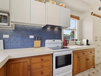 Grand Villa - Beautiful Garden Setting