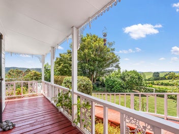 Storybook charm On Ten Acres