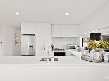 MODERN LIVING, PRIME LOCATION, VENDOR READY TO GO!