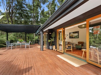 Your Secluded Titirangi Paradise