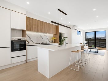 Brand New 3 Bedroom Duplex - Ensuite & 2 Carparks