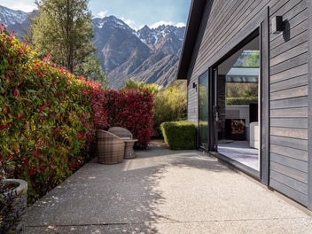 Private Peaceful Retreat in Jacks Point