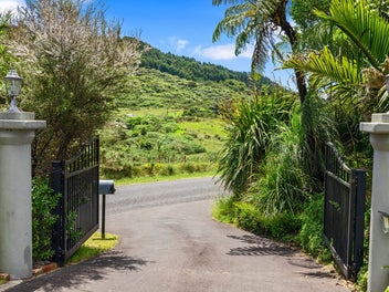 CENTRAL COUNTRY LIVING, SEA VIEWS & SHEDDING
