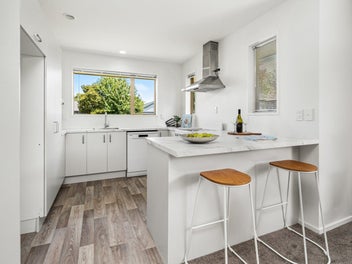 PRIVATE, SUNNY TOWNHOUSE