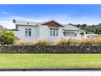 Timeless Appeal in a Prime Central Setting