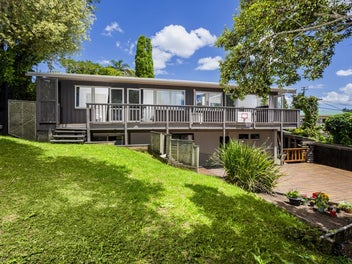 Sun-Filled Family Haven - Move In & Enjoy!