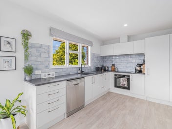 Family Living In Sought After Strowan