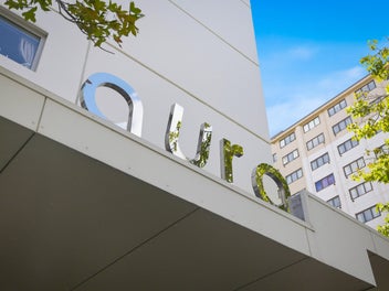 Motivated Overseas Vendor - Must Be Sold !!