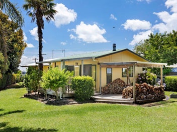 Coastal Charm with Sea Views – The Perfect Kiw...