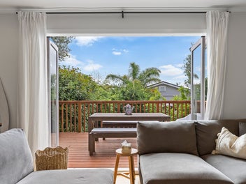 Hold onto Your Hearts! | 2 Bed + Sleepout