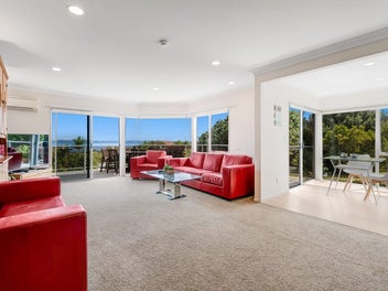 Spectacular Sea Views. Space for Everyone.